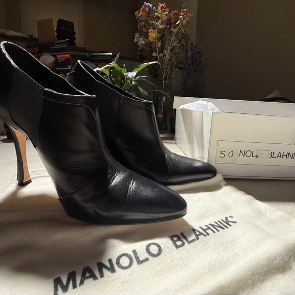 Manolo Blahnik Elegant Black Leather Heeled Ankle Boots-EUC-size 10